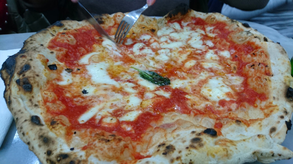 napoli cosa vedere in due giorni cosa mangiare dove andare cosa fare antica pizzeria da michele (1)