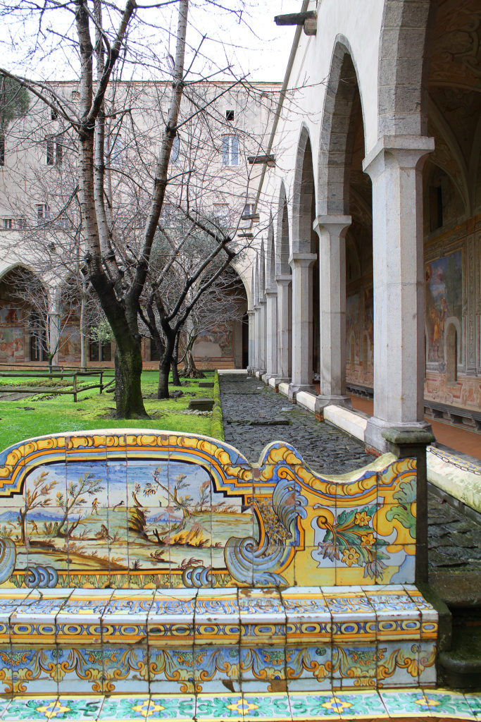 napoli cosa vedere in due giorni cosa mangiare dove andare cosa fare chiostro santa chiara (2)