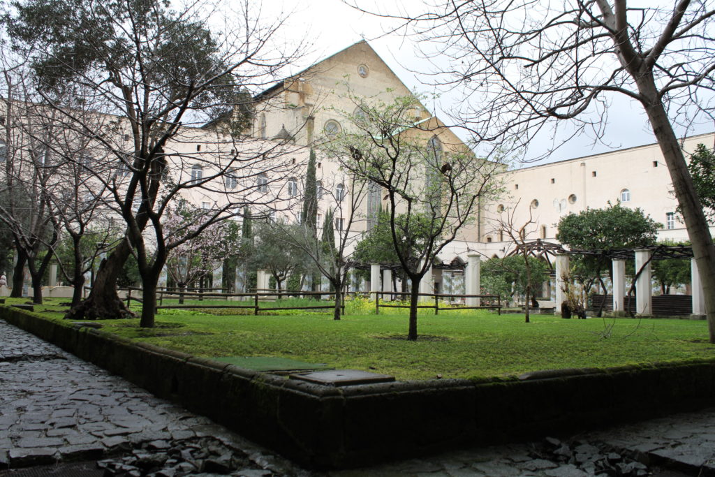 napoli cosa vedere in due giorni cosa mangiare dove andare cosa fare chiostro santa chiara (3)