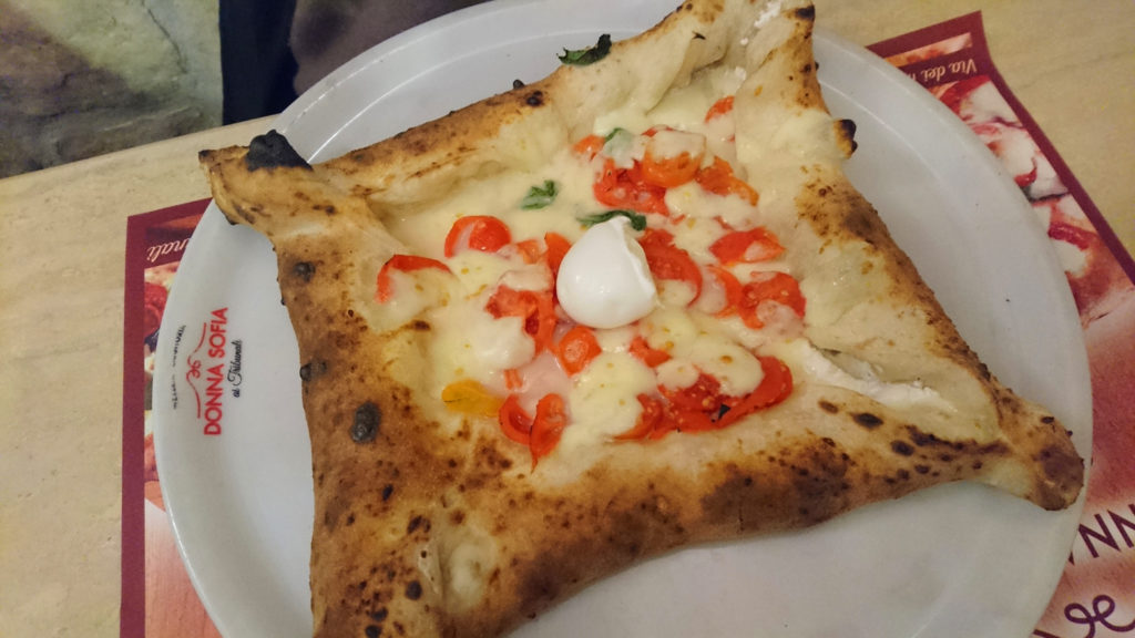 napoli cosa vedere in due giorni cosa mangiare dove andare cosa fare pizza donna sofia (1)