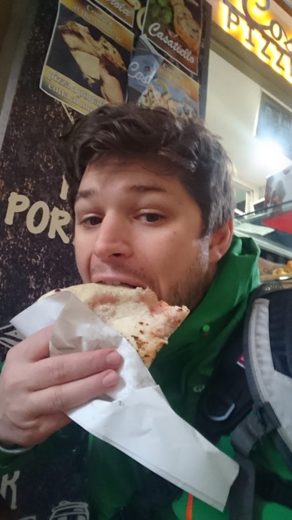 napoli cosa vedere in due giorni cosa mangiare dove andare cosa fare pizza portafoglio (3)